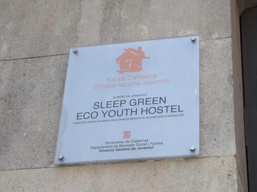 Sleep Green - Certified Eco Youth Hostel Барселона Экстерьер фото